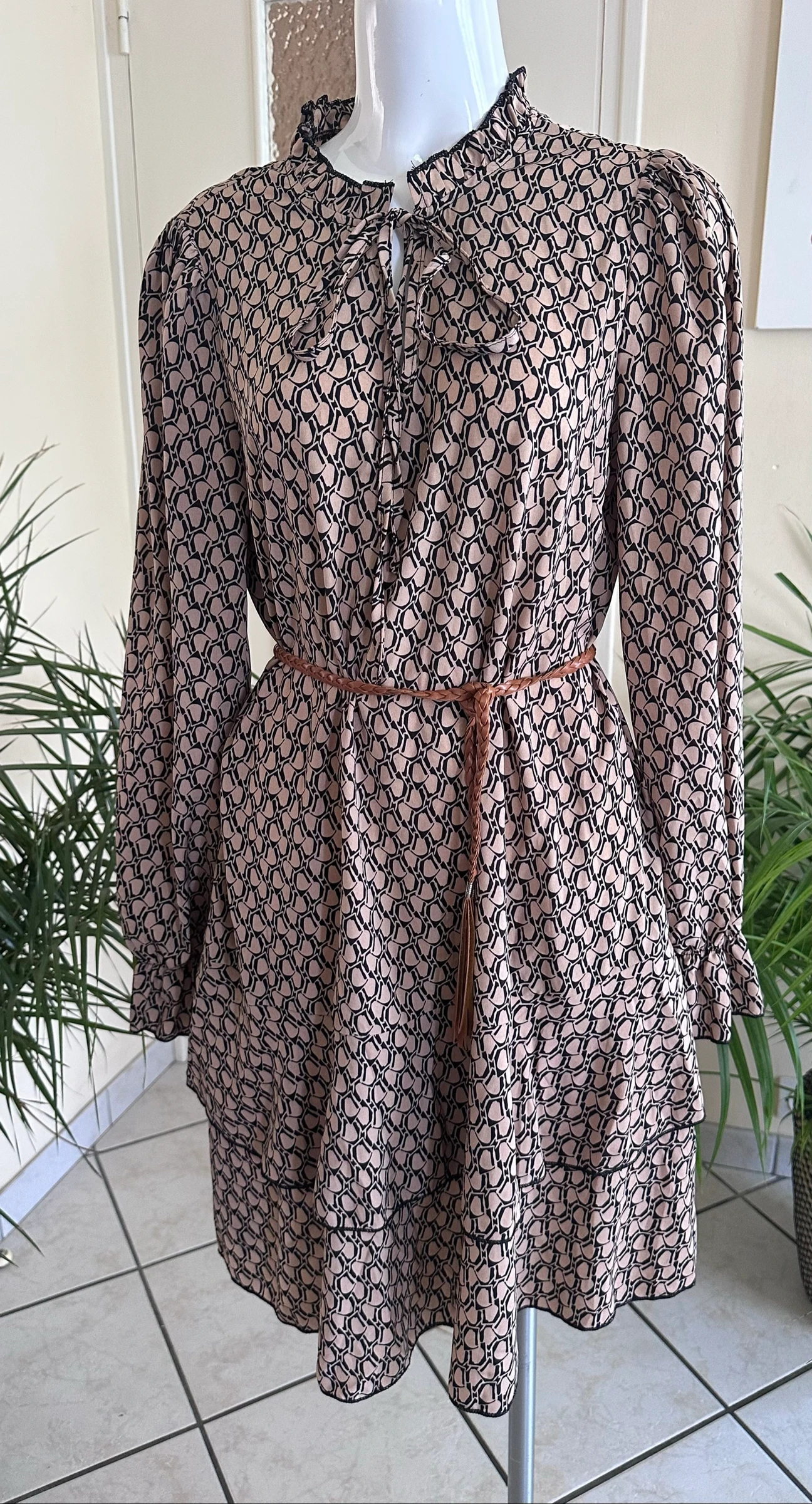 Robe fluide NEUVE imprimée noir & marron – Taille 38/40